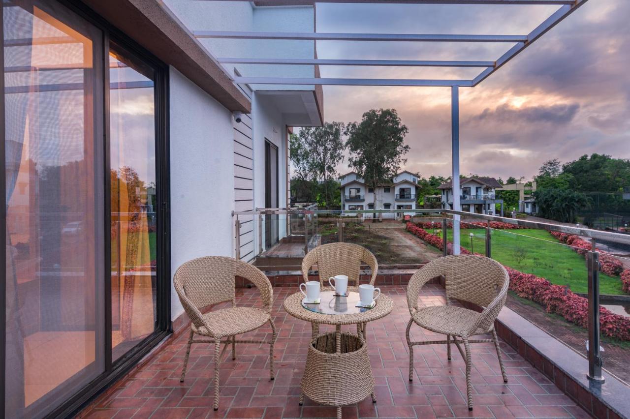 Saffronstays Aster, Plunge Pool Villa With Garden, Lonavala Exteriör bild
